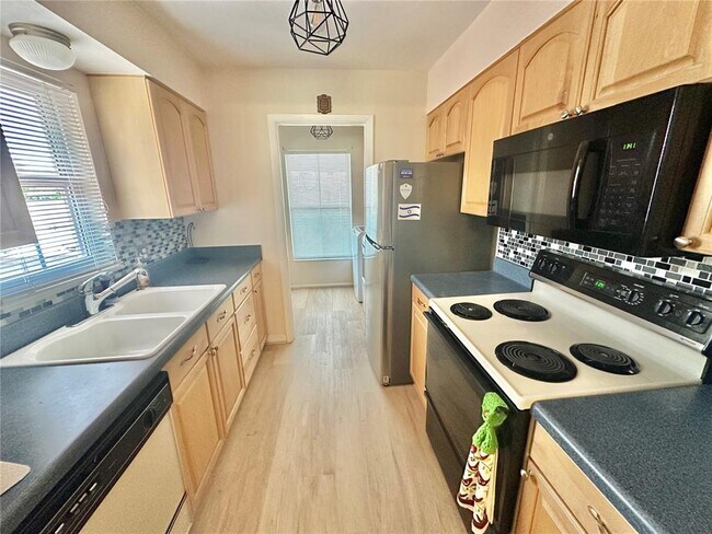 Building Photo - 256 Windmeadows St