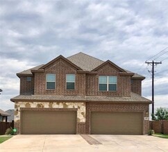 Building Photo - 1003 Sierra Vista Ct