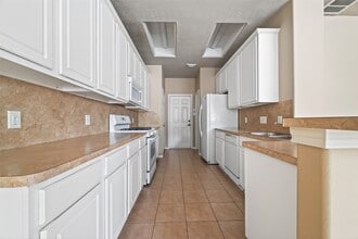 Building Photo - 5626 Claybeck Ln