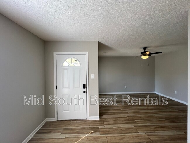 Foto del edificio - 3022 Meadows Ln