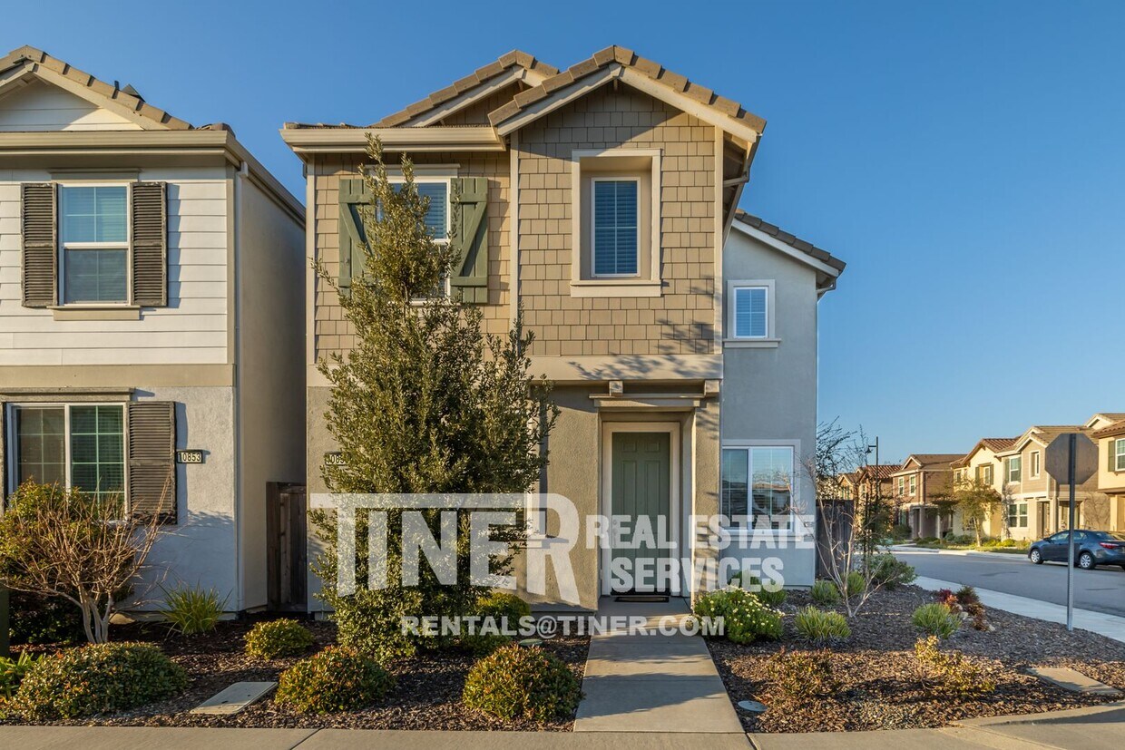 Primary Photo - Spacious Cobblestone Park Home