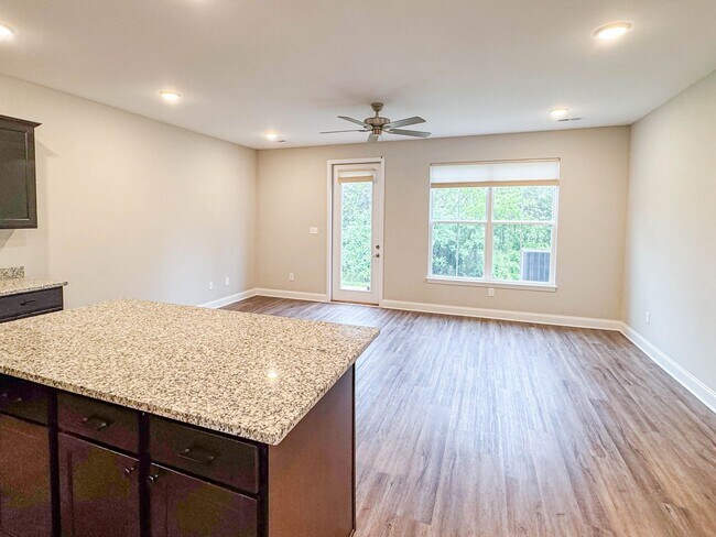 Foto del edificio - Knoxville 37918 - 3 bedroom, 2.5 bath home...