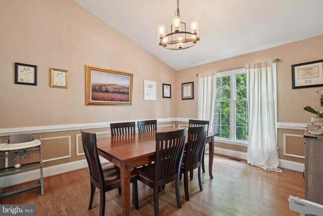 Foto del edificio - 506 Roland St SW