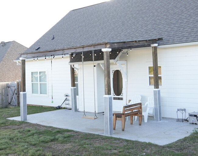 Foto del edificio - 1074 Camellia Ridge Dr