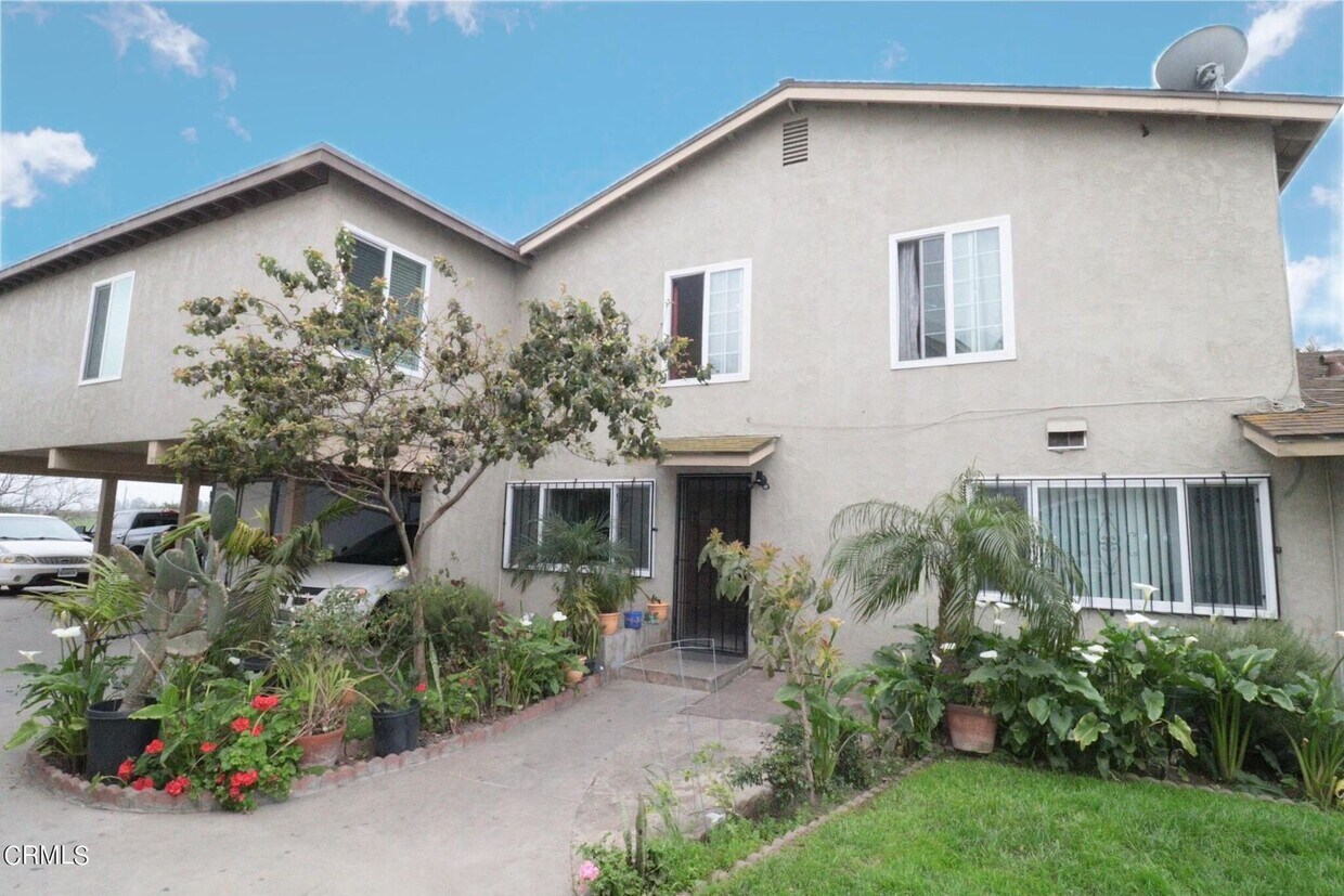 Primary Photo - Lovely and Spacious 2 bedroom Townhouse