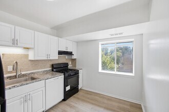 Building Photo - 19419 Brassie Pl