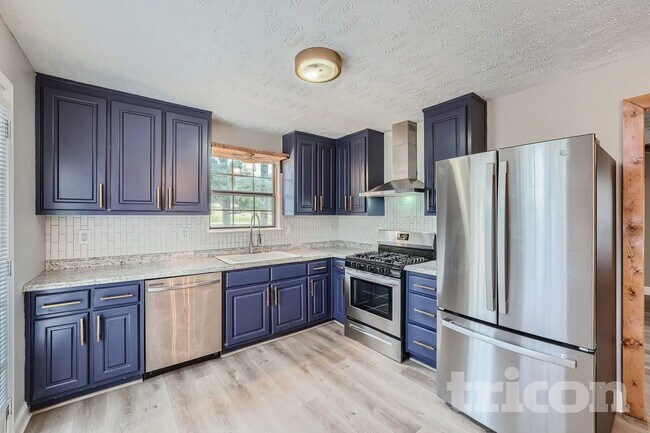 Foto del edificio - 4305 Treeline Way
