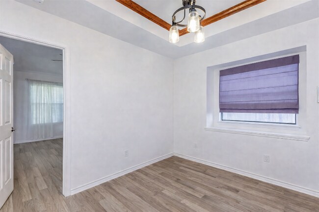 Building Photo - 11815 Elmont Ave