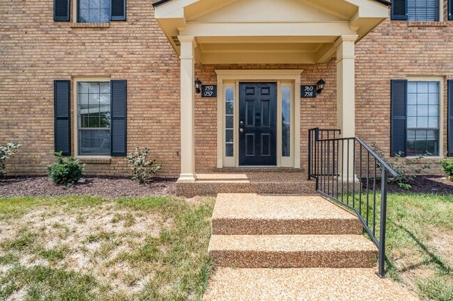 Building Photo - Desirable Brentwood Trace 2 Bedroom Condo ...