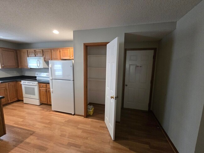 Foto del edificio - 3700 Falmouth Dr