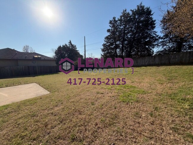 Building Photo - Spacious 3 Bedroom Home!