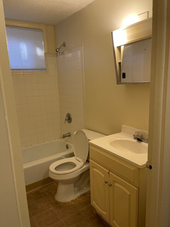 Building Photo - 14 Sisson St