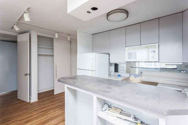Foto del edificio - 2626 N Lakeview Ave