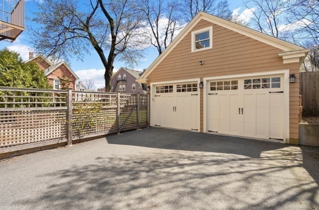 Building Photo - 52 Hillsdale Rd