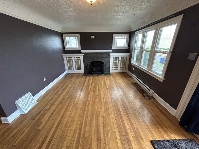 Building Photo - Cozy 2 BD, 1 BA w/ 1 Car Garage in Tacoma!