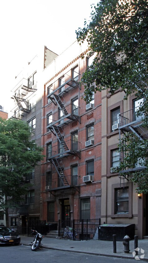 Primary Photo - 226 E 81st St