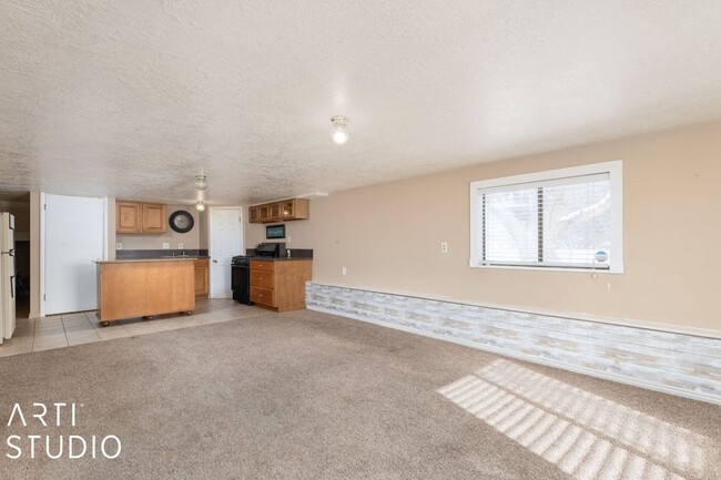 Building Photo - Spacious Basement Apartment in South Weber