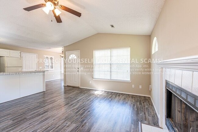 Foto del edificio - 3031 Essex Dr