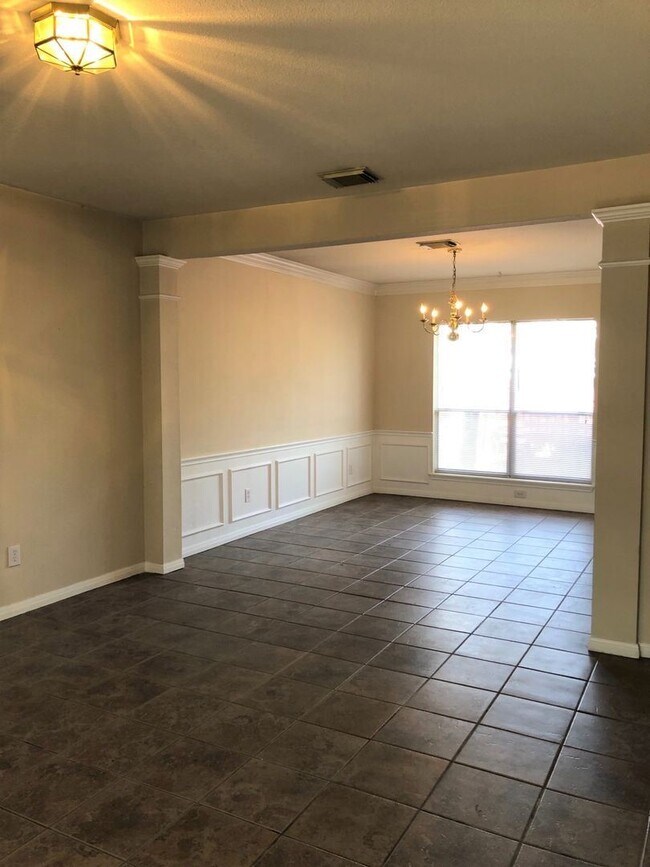 Building Photo - 4 br, 2.5 bath House - 6511 Rambling Trail