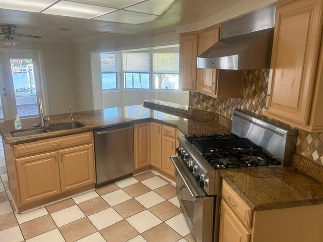 Building Photo - 6416 Lake Sunrise Dr