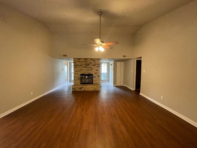 Building Photo - 4206 Cranbrook Dr