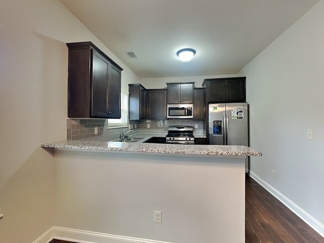 Building Photo - 333 Castle Top Ln SE