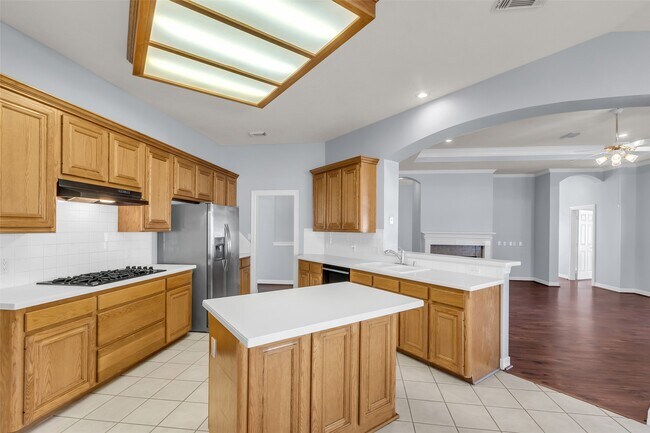 Foto del edificio - 35 W Pines Dr