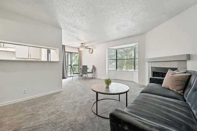 Foto del edificio - 1071 Clayton Ln