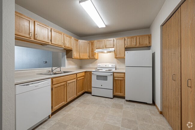 2BR, 1BA - 1,012SF - Kitchen - Village Glen Apartments