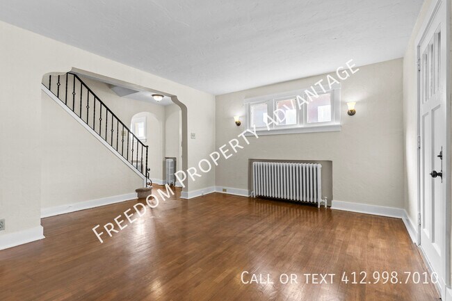 Building Photo - 747 Shady Dr E