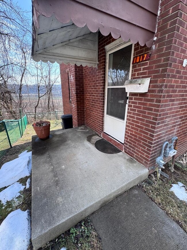Building Photo - Updated 2-Bedroom 1-Bath House in Duquesne!!