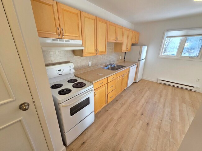 Building Photo - 355 Prince St