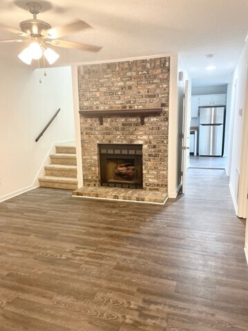 Family Room - 302 Deerpoint Dr