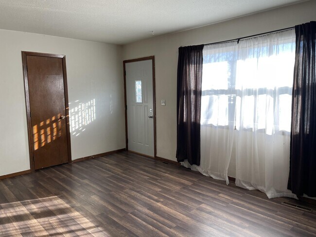 Foto del edificio - 3303 S Holly Ave