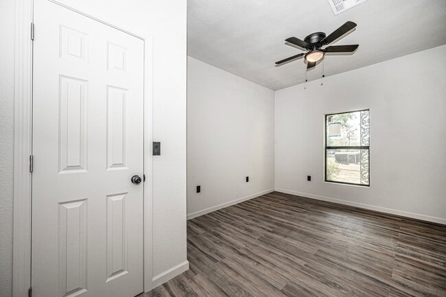 Building Photo - 731/735 8th Yellow Duplex