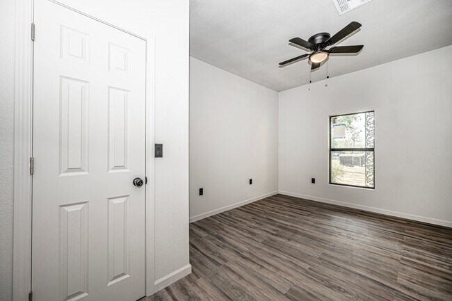 Foto del edificio - 735 8th Ave NW