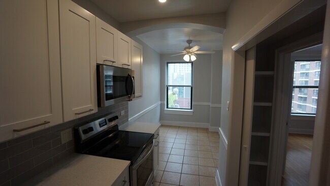 Foto del edificio - 10 W Elm St