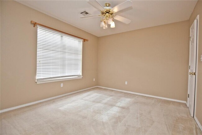 Building Photo - 2196 E Cinnamon Way