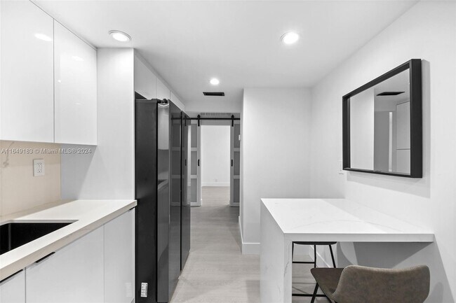 Foto del edificio - 9511 Collins Ave