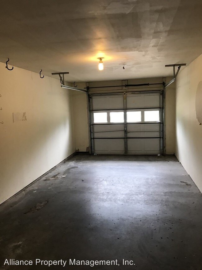 Building Photo - 2313 Willow Ln