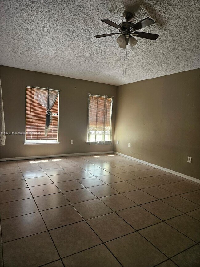 Foto del edificio - 8726 105th Ave