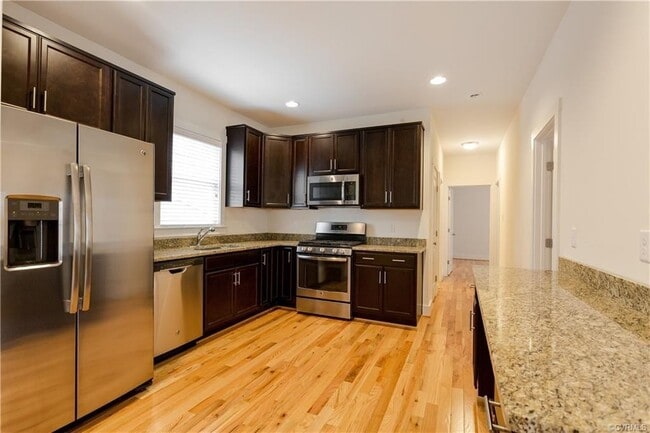 Foto del edificio - 408 N Robinson St