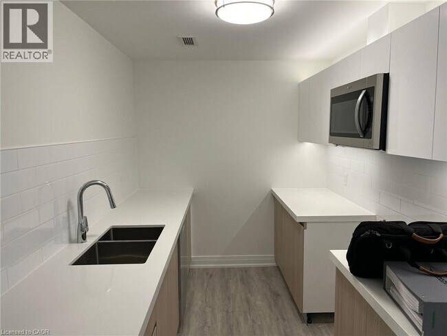 Building Photo - 3370 Stella Crescent