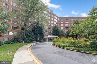 Building Photo - 4000 Tunlaw Rd NW