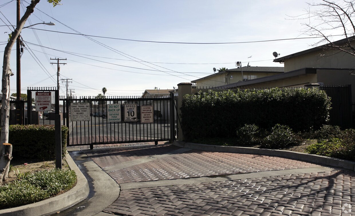 Building Photo - 4740 Bandera St