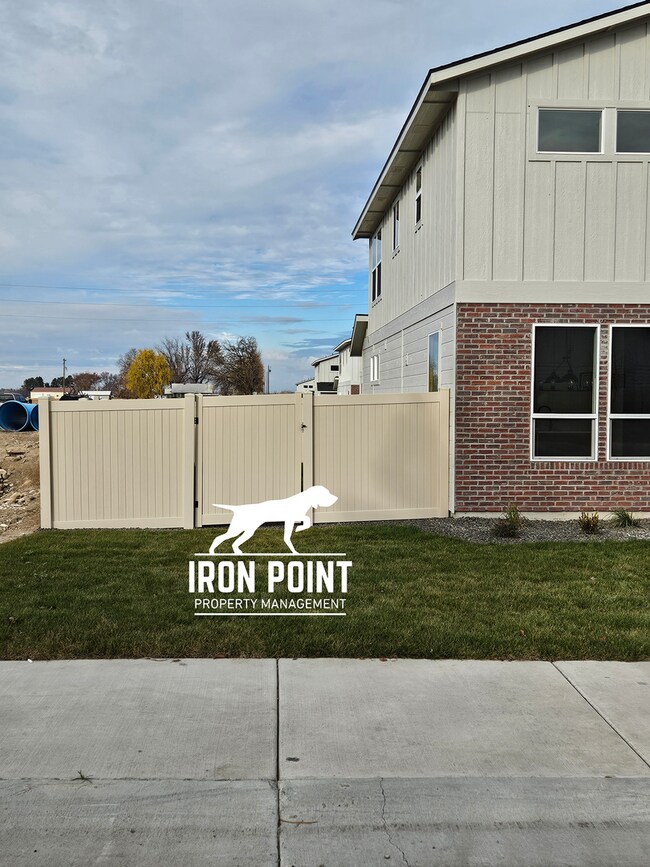 Foto del edificio - Brand New, Never-Lived-In 3-Bed, 2.5-Bath Townhome in Caldwell, ID – $500 Holiday Move-In Special!