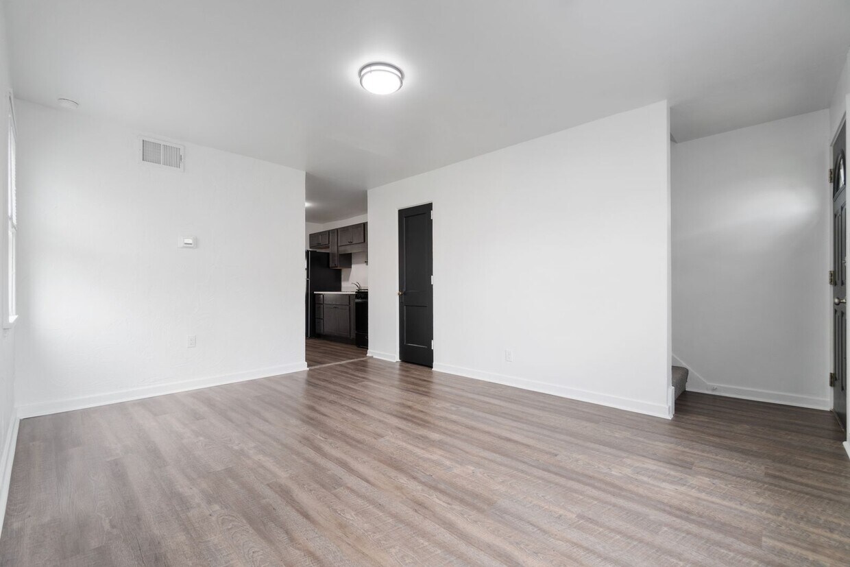 Foto principal - New 2BR Townhouse with Quartz Kitchen coun...