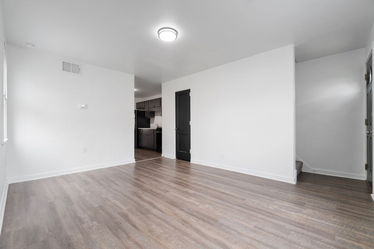Foto principal - Newly Renovated 2-Bedroom Townhouse
