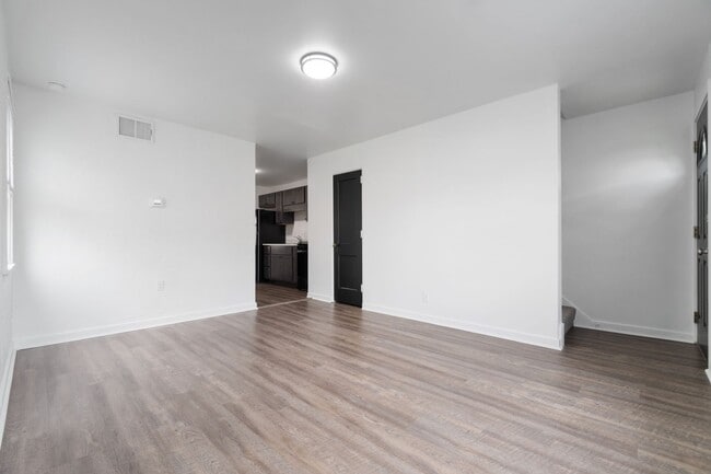 Foto del edificio - Coming Soon: 2 Bedroom and 1 Bathroom Town...