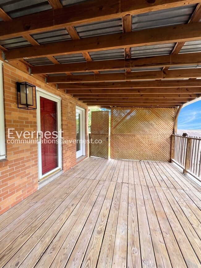Building Photo - Cozy Home with Fenced Yard and Spacious Patio / 3 beds 1 bath / Available now!